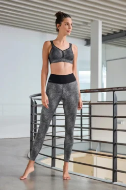 Anita Sport-BH air control oder Anita Active Massage-Leggings Bubbles