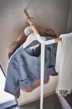 Anlehn-­Eckgarderobe