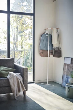 Anlehn-­Eckgarderobe