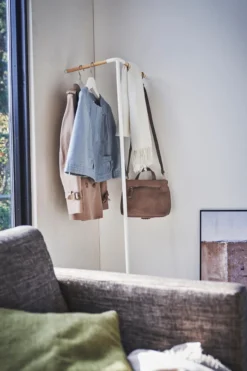 Anlehn-­Eckgarderobe