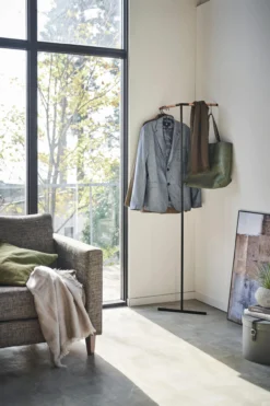 Anlehn-­Eckgarderobe