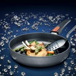 Diamond Lite Premium-PfannenKüchenhelfer nicht im Lieferumfang enthalten.