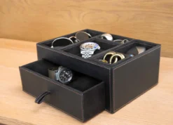 Exklusive Leder-Ablage „Manufaktur“Accessoires nicht im Lieferumfang enthalten.