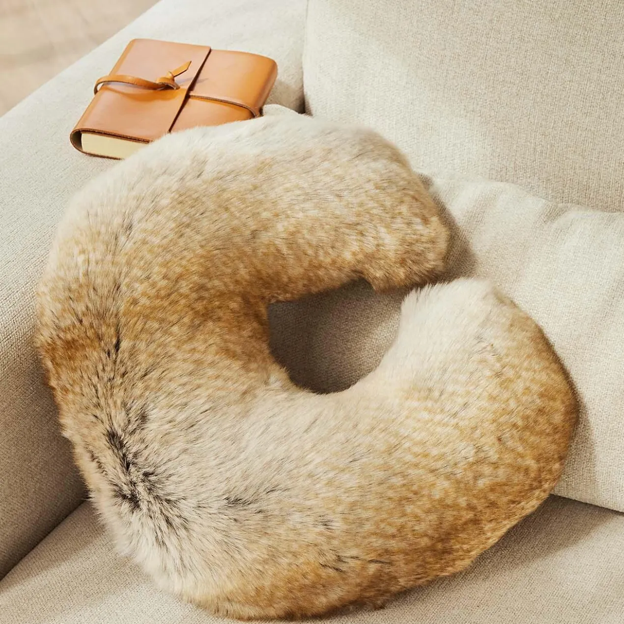 Faux-fur-Nackenhörnchen