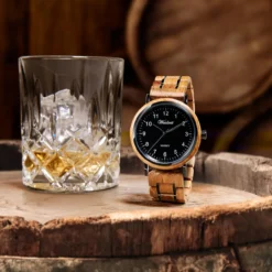Herrenuhr aus Whiskyfässern