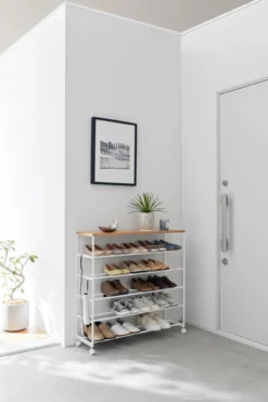 Rollbares Schuhregal