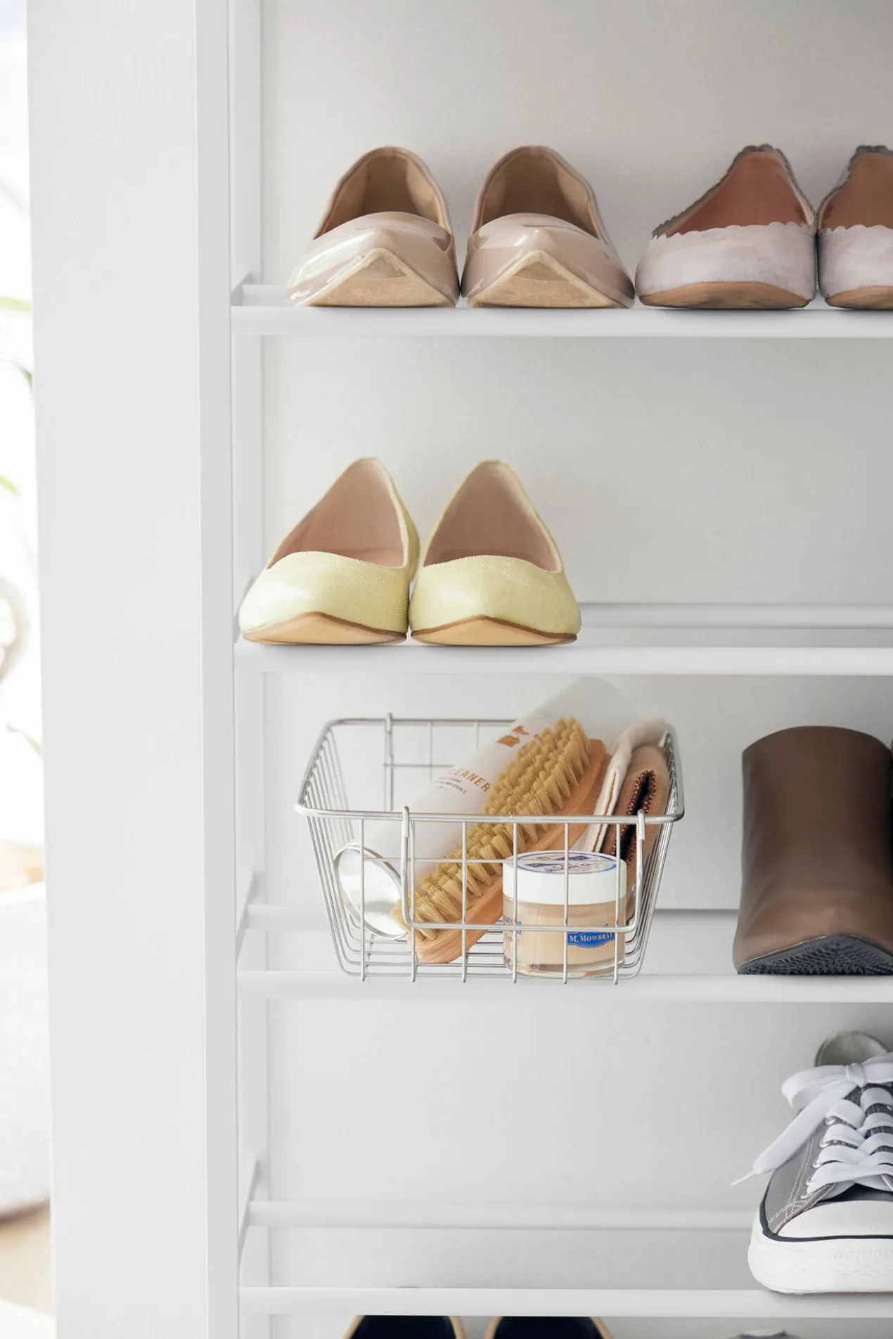 Rollbares Schuhregal