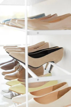 Rollbares Schuhregal