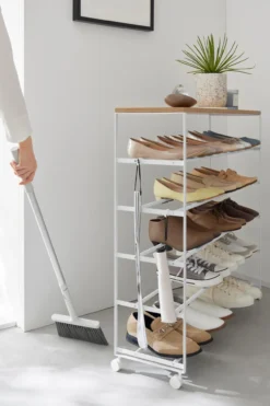 Rollbares Schuhregal