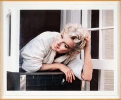 Sam Shaw – Marilyn am Fenster