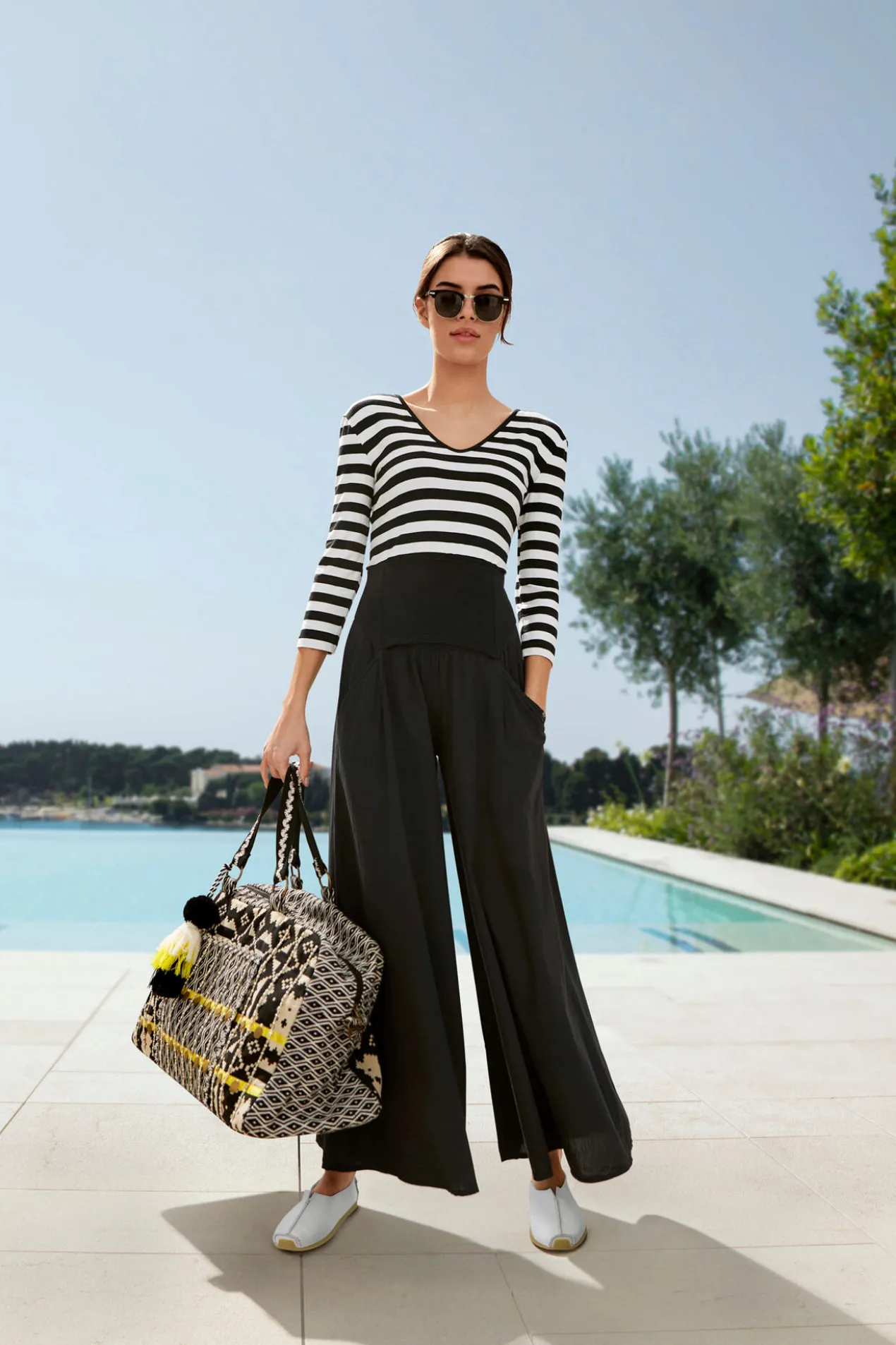 Smitten Weekender Manju