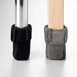 Stuhlsocken Wukies, Mini-Wukies oder Stuhlschuhe Woolies, jeweils im 4er-Set