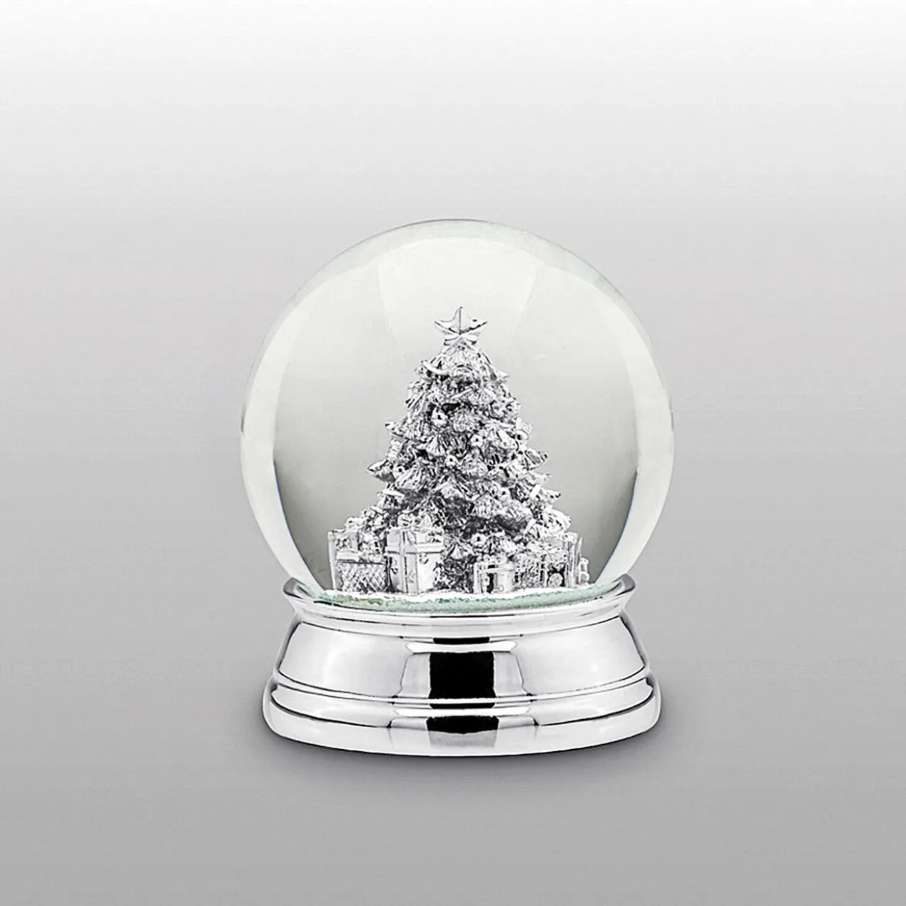 Versilberte Schneekugel